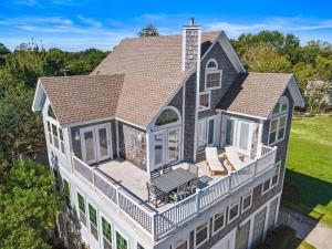 Stunning bayfront home with spacious deck and incredible Galveston Bay views
