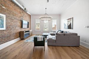 Spacious Loft, Close to The Strand, Port, and Beach