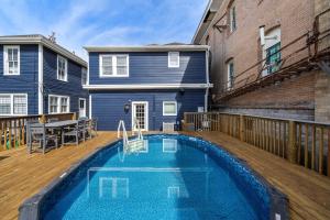 Classic home in the heart of Galveston with large deck