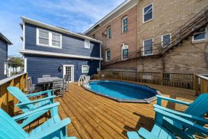 Classic home in the heart of Galveston with large deck