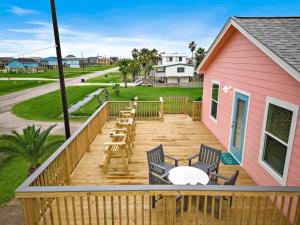 Surfs Up Walk to Beach