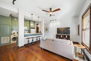 Historic loft in downtown Galveston close to everything