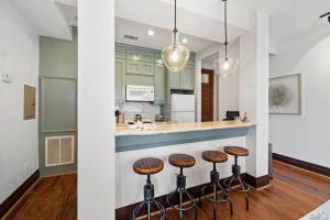 Historic loft in downtown Galveston close to everything