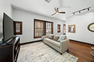Historic loft in downtown Galveston close to everything
