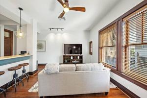 Historic loft in downtown Galveston close to everything