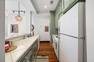 Historic loft in downtown Galveston close to everything