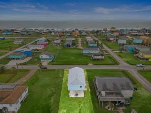 Spacious Home With Large Deck and Steps to the Beach