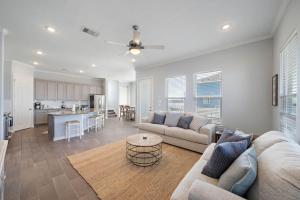 Huge beach house with private boardwalk and gorgeous bay views