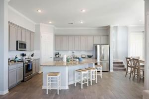 Huge beach house with private boardwalk and gorgeous bay views