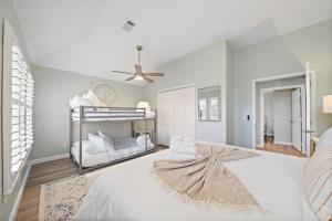 Pool Paradise in Kemah next to Cien Park and minutes from fun at the Kemah Boardwalk