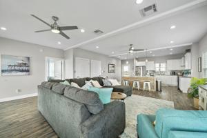 Gorgeous Bayfront Home with Scenic Water Views, Private Boardwalk and Fishing