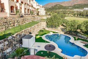 Estepona Golf 2BR Apartment - Private Terrace, Beautiful Views, Near Beach