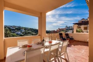 Estepona Golf 2BR Apartment - Private Terrace, Beautiful Views, Near Beach