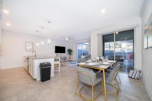 Luxury House with Pool and Resort