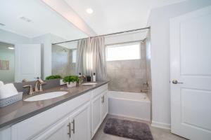 Luxury House with Pool and Resort