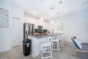 Luxury House with Pool and Resort