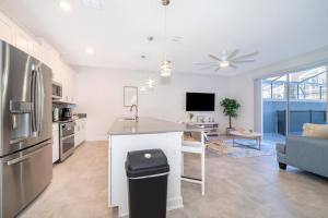 Luxury House with Pool and Resort