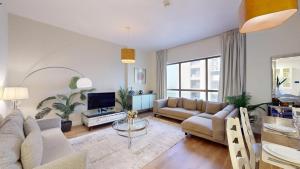 Vacationer Holiday Homes I Luxury 2 Bedroom Apartment I Marina View I Steps from JBR Beach