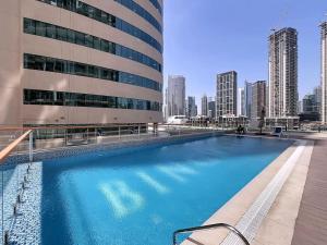 Vacationer Holiday Homes l Elegant 1 Bed 19th Floor I Business Bay I Steps to the Canal