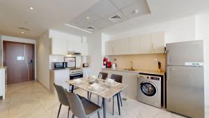 Vacationer Holiday Homes l Elegant 1 Bed 19th Floor I Business Bay I Steps to the Canal