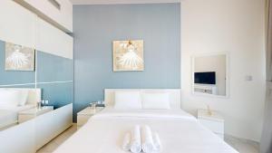 Vacationer Holiday Homes l Elegant 1 Bed 19th Floor I Business Bay I Steps to the Canal