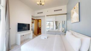 Vacationer Holiday Homes l Elegant 1 Bed 19th Floor I Business Bay I Steps to the Canal