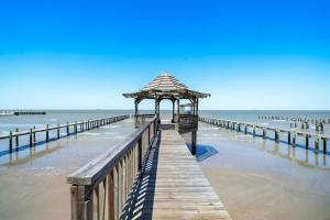Bayfront Home with Private Pool, Pier, and Firepit