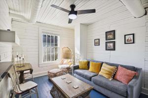 Historic charmer close tothe beach and strand