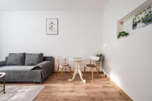 Hallera Central Studio by BookingHost - Apartments, Warsaw