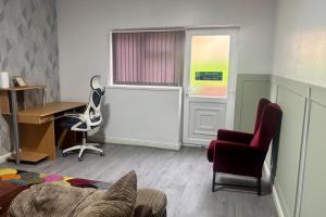 1 Room ensuite Flat - Sleeps 2 with Sky Full Fibre