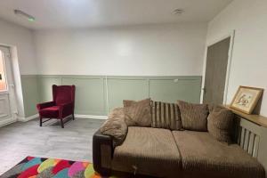 1 Room ensuite Flat - Sleeps 2 with Sky Full Fibre