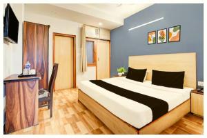 Hotel Panickers Residency Near Temple