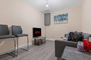 5-Bedroom Contractor Home near CBS Arena