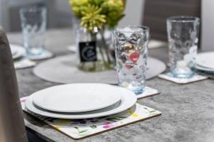 5-Bedroom Contractor Home near CBS Arena