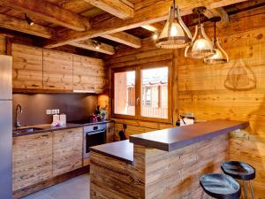 Chalet rénové au cœur de Courchevel avec accès proche des pistes et 9 couchages - FR-1-514-20