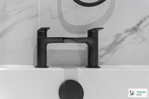 Ruths House With Parking