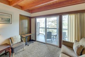 Steps to Otter Crest Beach Studio with Resort Perks