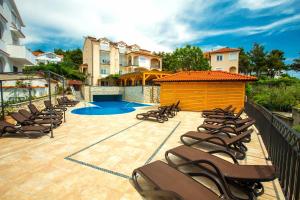 Apartments and Rooms Vitomir