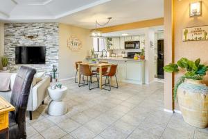 3 Mi to Sabino Canyon Condo with Resort Perks!