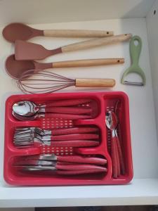 Novo e Completo - Ao Lado do Metro, Hospitais e 25 de Marco - Cond com Piscina, Academia