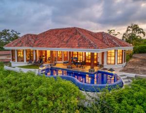 Casita Cole 2BR Pool Villa Hermosa - 4 Guests
