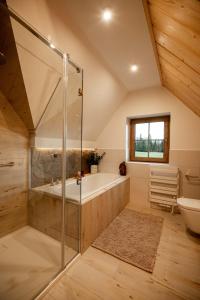 Jagodowa Osada - domki z balią z hydromasażem blisko term