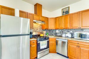 Quiet Newark Apt Near Colleges, Arenas and Hospitals