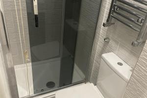 4 Bedroom House - Sleeps 6 - Garden Bbq Parking