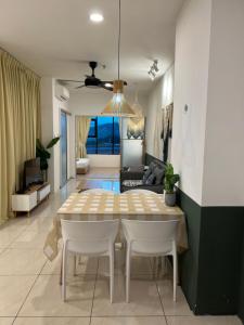 ITCC Manhattan Suites by Cozyqa Stay