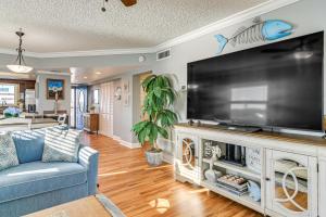 Pool, Beach Access Waterfront Treasure Island Gem