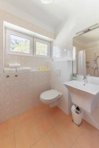 doLodge homestead in the Kolpa River canyon