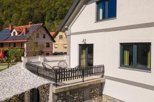 doLodge homestead in the Kolpa River canyon