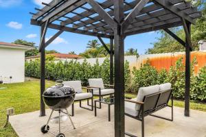 Charming North Miami Home with Private Yard — Pet-Friendly & Near Beach