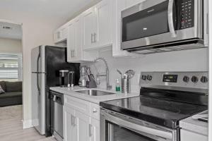 Charming North Miami Home with Private Yard — Pet-Friendly & Near Beach